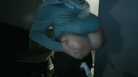 boywithhugeboobs  27-01-2022